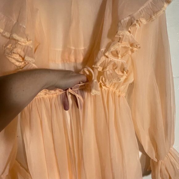 Vintage Pandora Lingerie Sheer Chiffon Nylon Robe Peach Ruffle Trim Size M - Picture 3 of 9